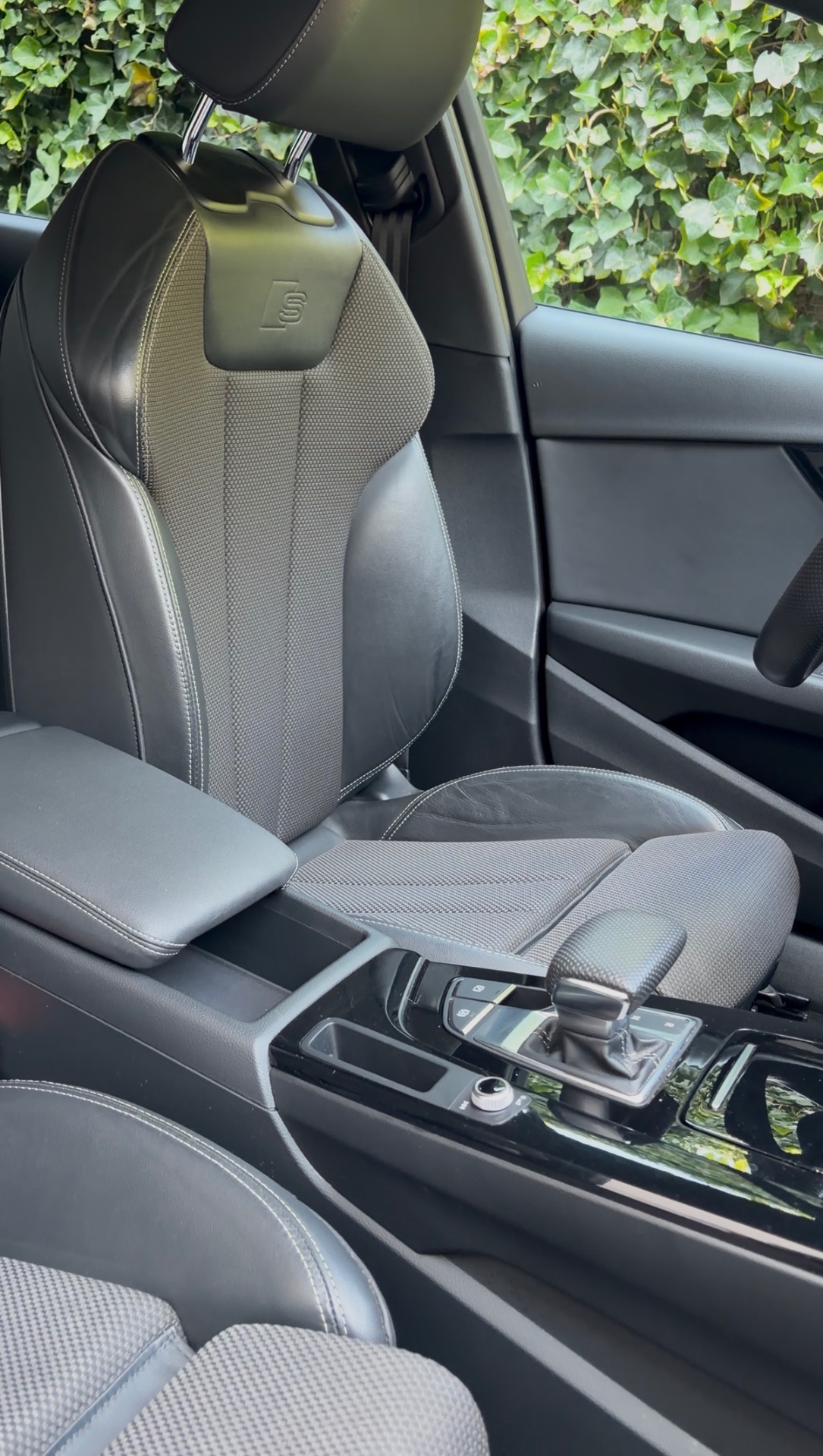 Schoon Audi S-line interieur na detailing door Mike's Autowas