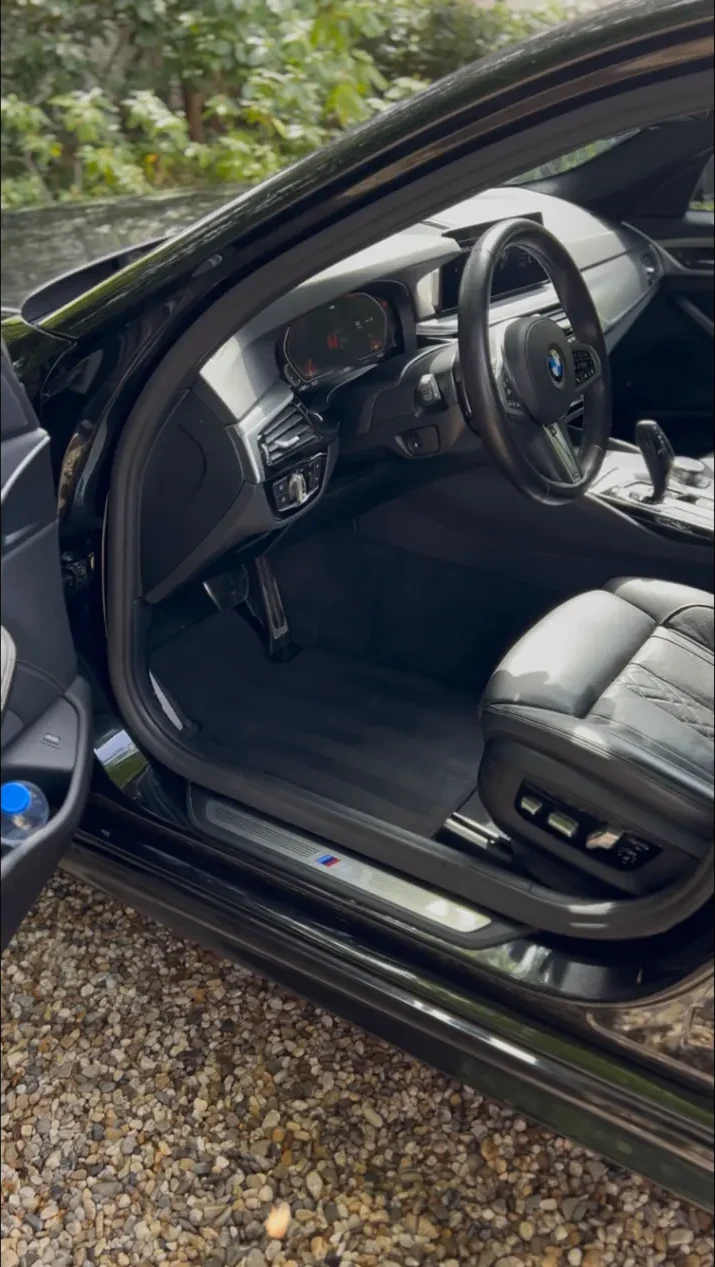 Schoongemaakt BMW interieur na professionele auto detailing