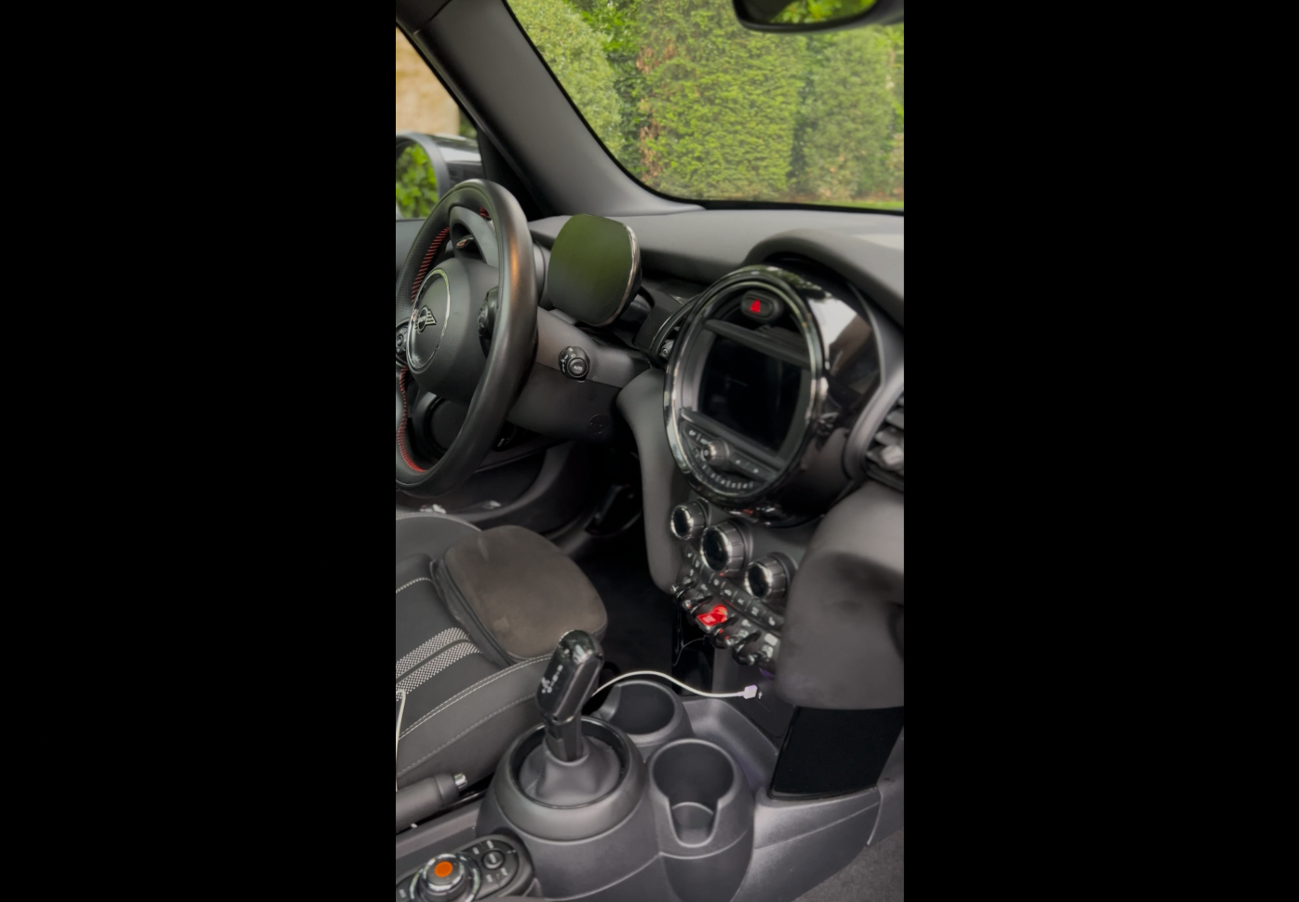 Net gereinigd interieur van een Mini na mobiele detailing